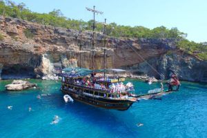 barco-pirata-antalya