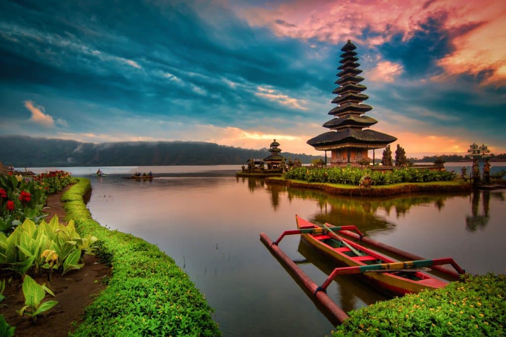 Ulun danu bratan Maventur Travel